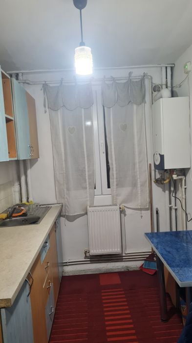 Inchiriez ap 2 camere central pe termen lung.