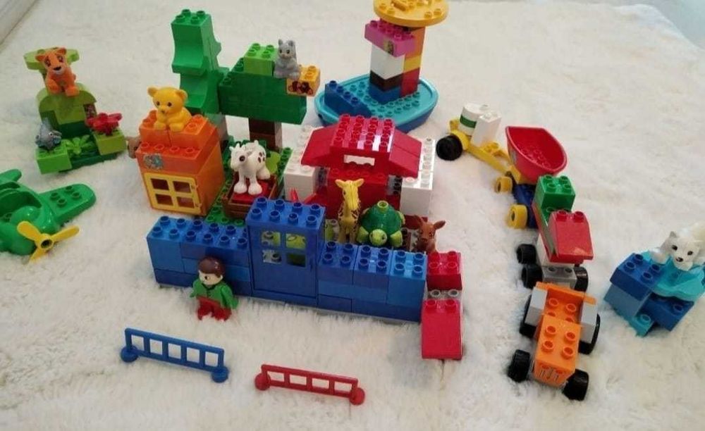 LEGO DUPLO ferma cu animale si accesorii 3 ani+ 156 piese
