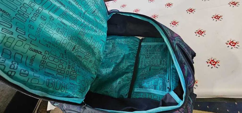 rucsac anti furt si rucsac normal