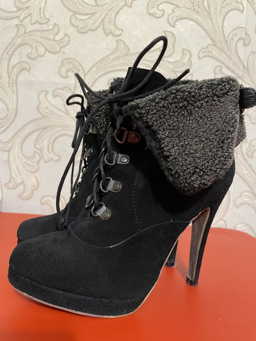 Продам замшевые весенние ботинки