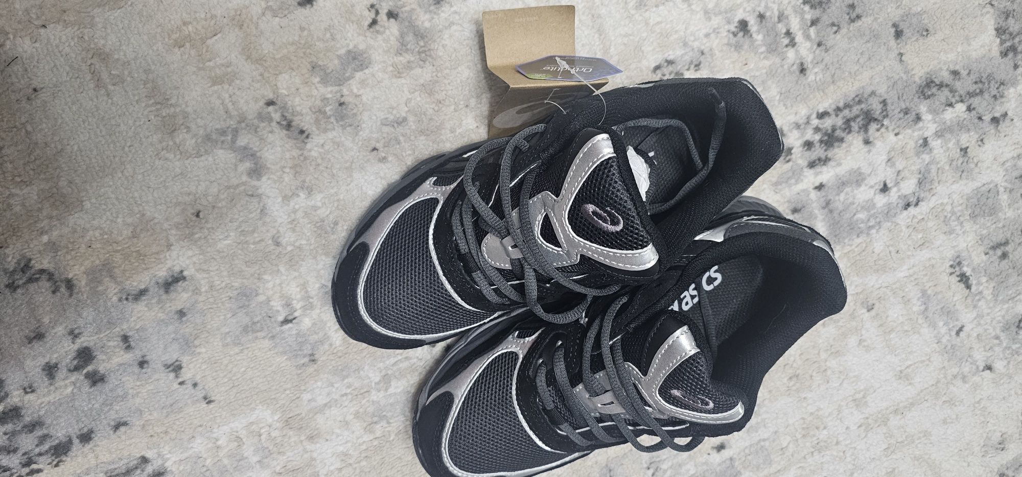 Кроссовки ASICS  40 размер