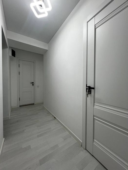 2/2/4 массив Феруза,напротив Атлас Чимган,50 м2,после ремонта,торец