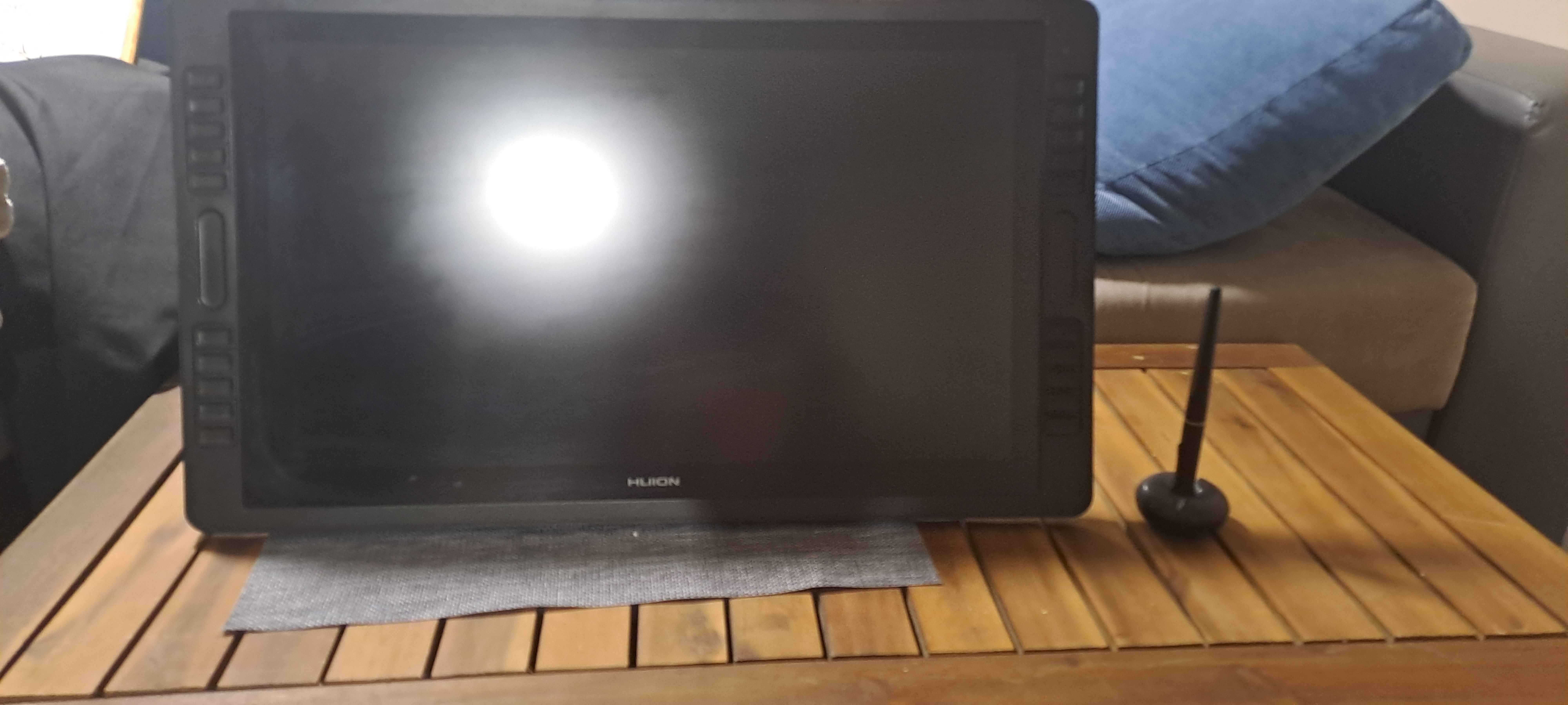 Huion KAMVAS Pro 22 (2019) -- В идеално състояние