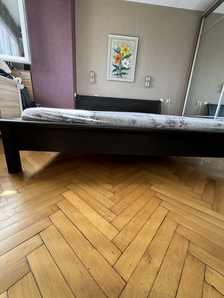 Спалня с извита табла+ матрак 180/200 + подматрачни рамки