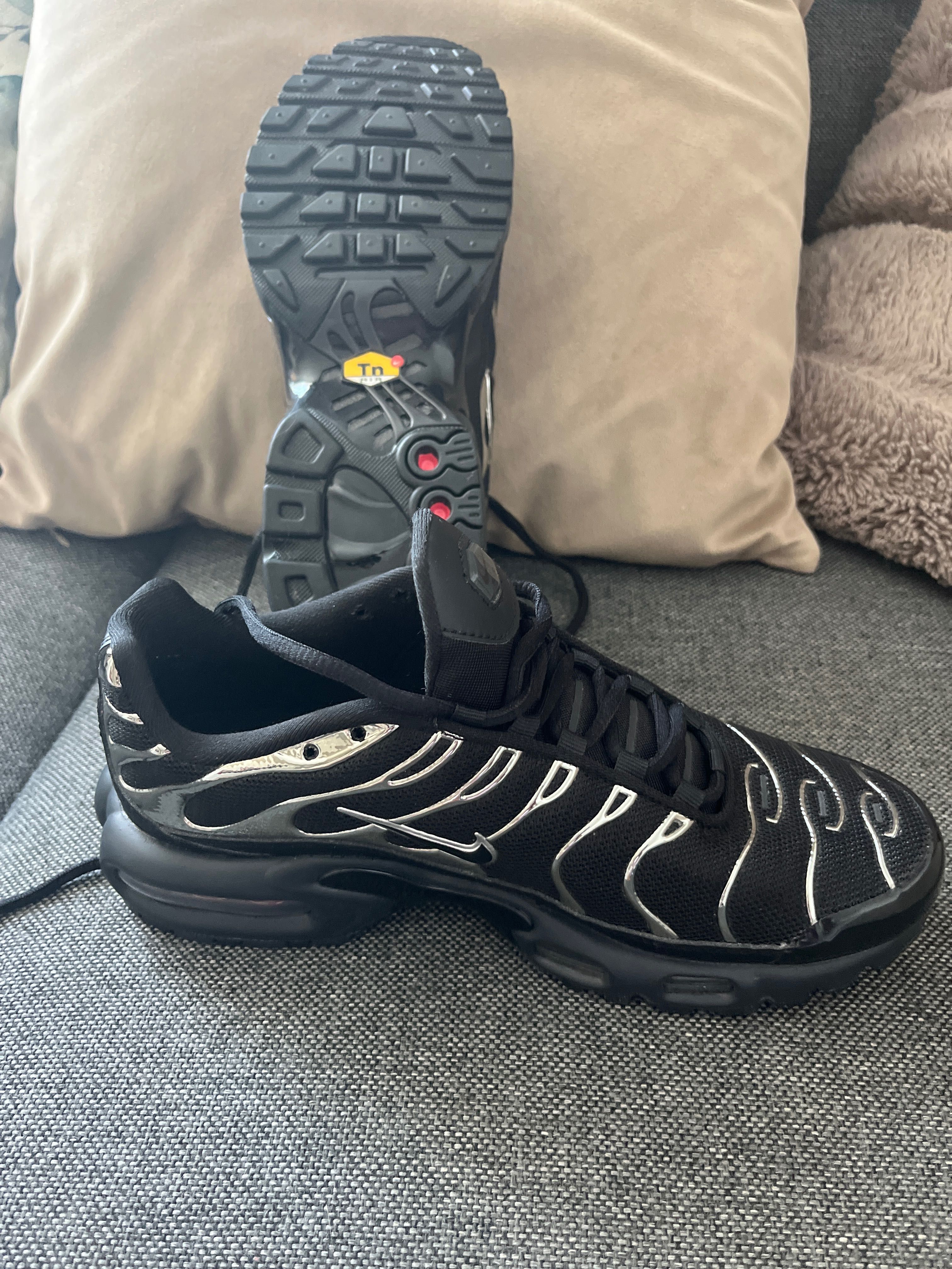Продавам маратонки  нови Nike Tn air