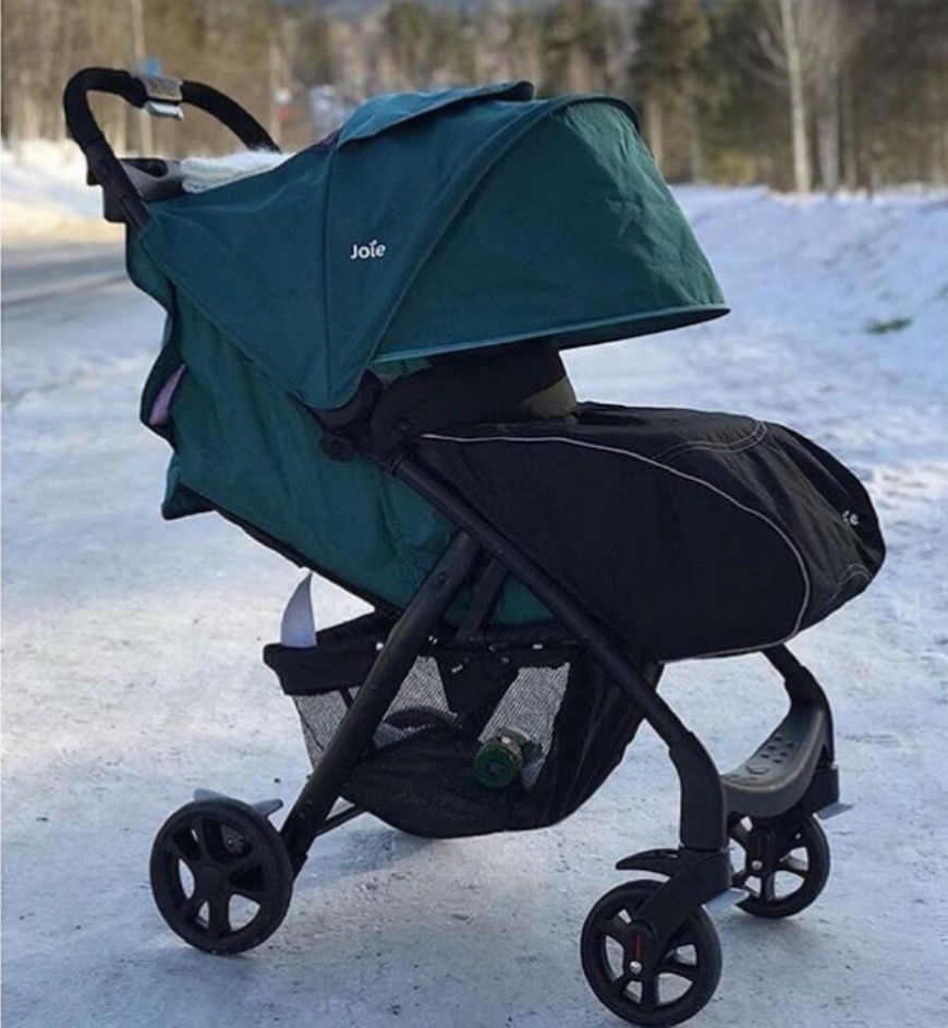 Продам всесезонную прогулочную коляску  Joie muze