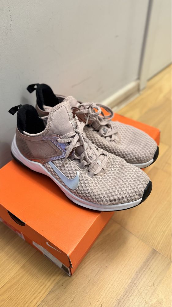 Nike маратонки