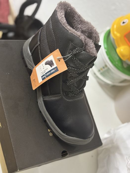 Зимный ботинка спецботинка