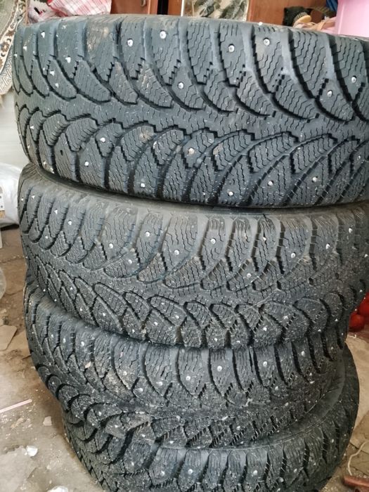 Комплект зимних шин