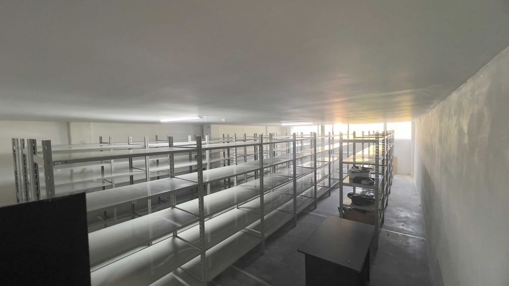 Inchiriez Hala Industriala