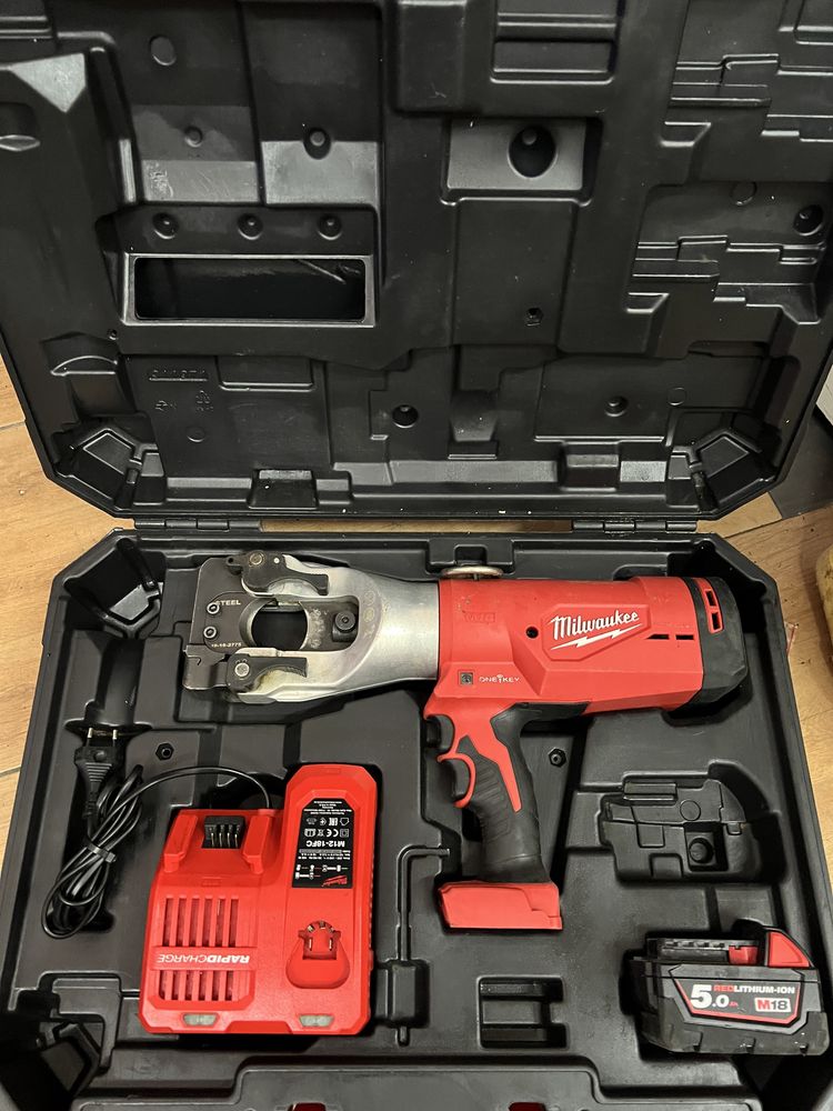 Taietor de cabluri hidraulic Milwaukee M18 HCC45