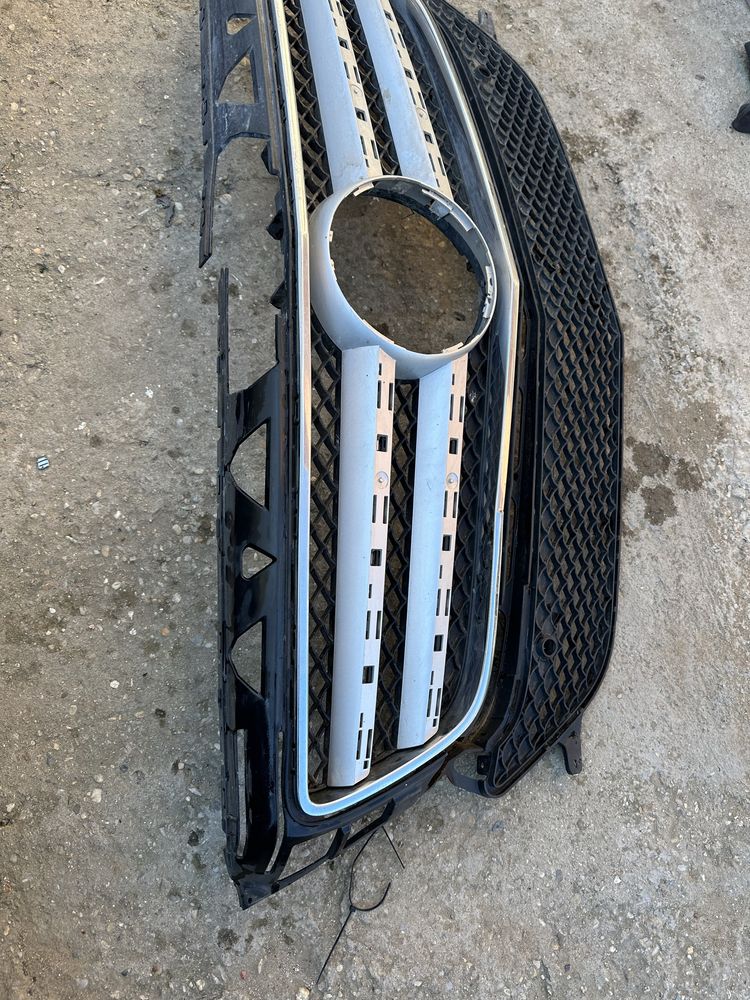 Grilă radiator mercedes cls.