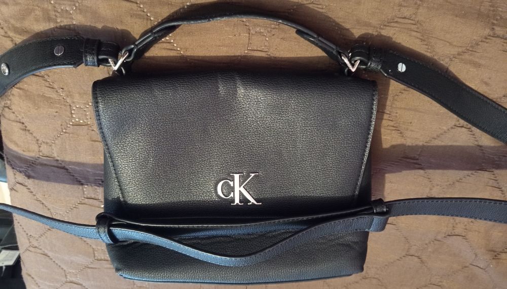 Дамска чанта calvin klein jeans minimal monogram top handle 22