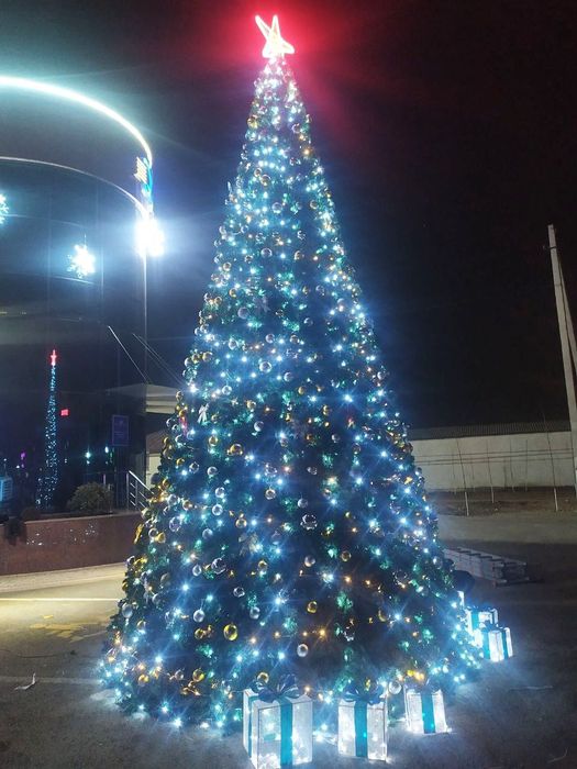 Большие новогодние ёлки,