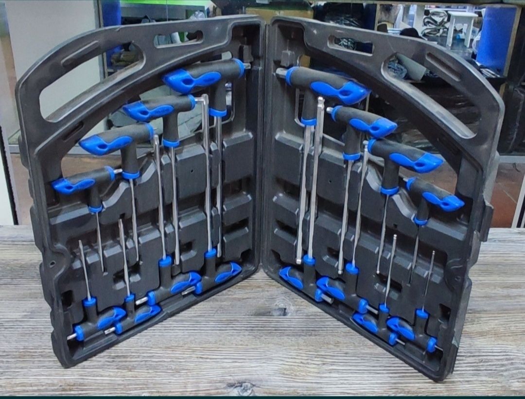 Набор звездочек Torx T20-T50 и шестигранников 2-10мм Т-образной формы.