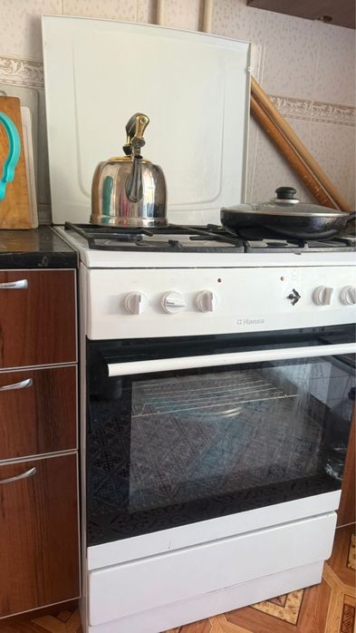 Продам газовую плиту