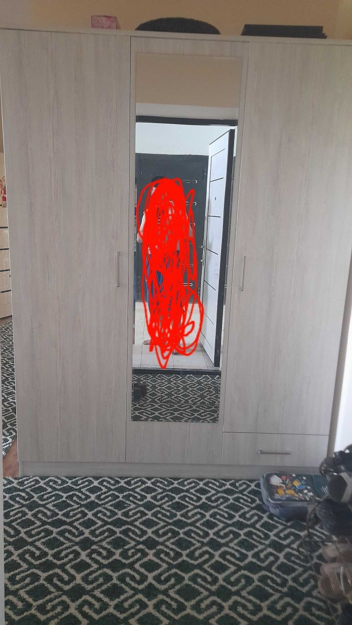 Shkaf sotiladi
Razmer 210x160x60 sm 
Narxi 2mln 200 mi
