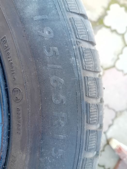 Vând 4 anvelope M+S
