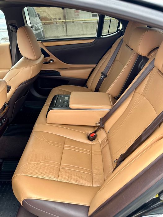 Vand Lexus ES 300h