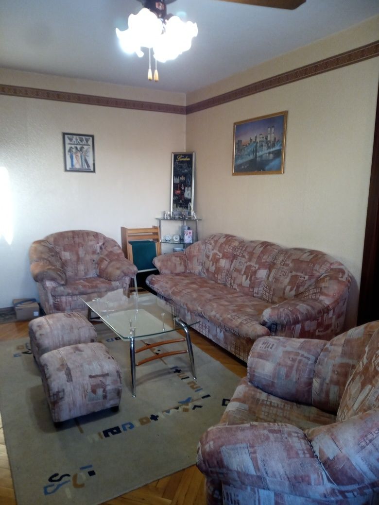 Продажба на тристаен апартамент в жк  Красна поляна 1