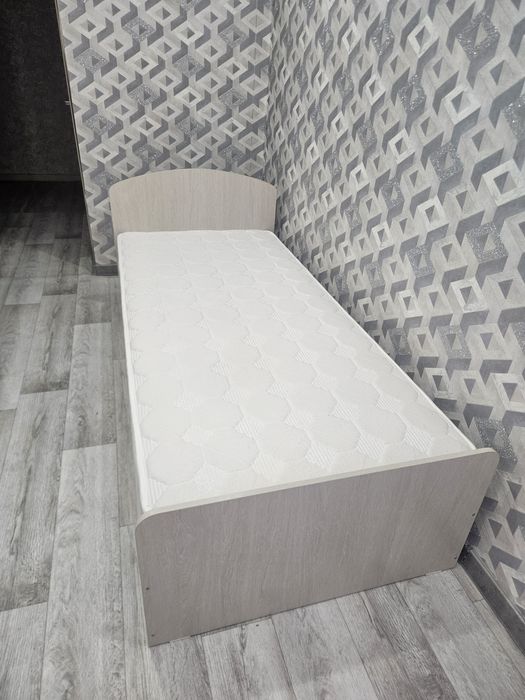 Односпальная кровать б/у в отличном состоянии