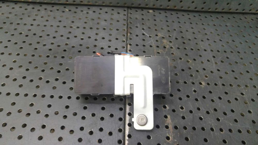 Releu hyundai santa fe 2 cm 952302b240