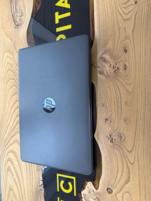 Ноутбук НР 
Процессор: Core i3 - 12 пок
ОЗУ 8GB | SSD 265