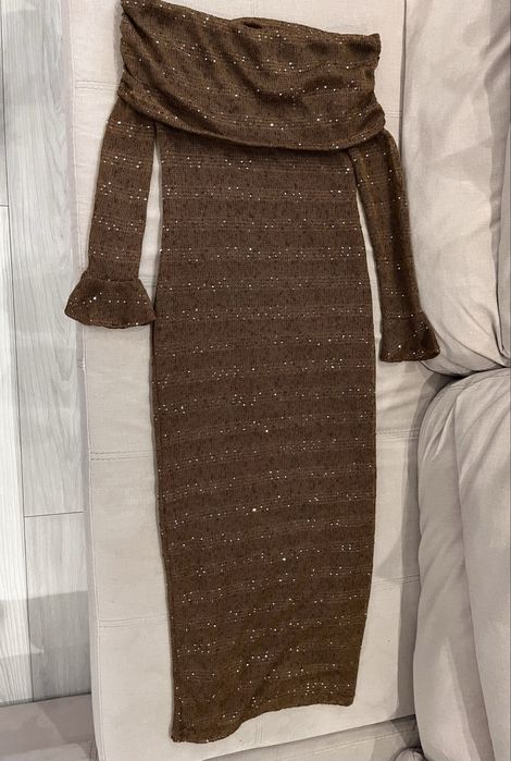 Кафява, дълга  рокля