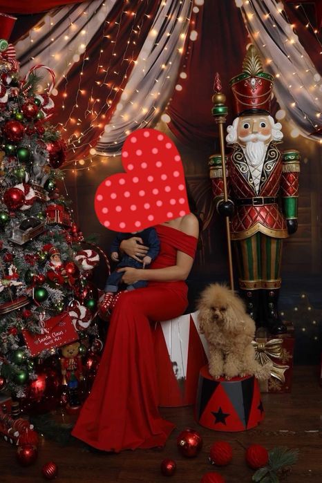 Червена дълга рокля