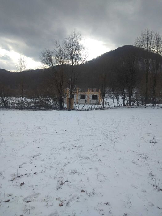 Terenuri  ptr casa/cabana zone munte parcelabile,  de la 1,8-11 euro