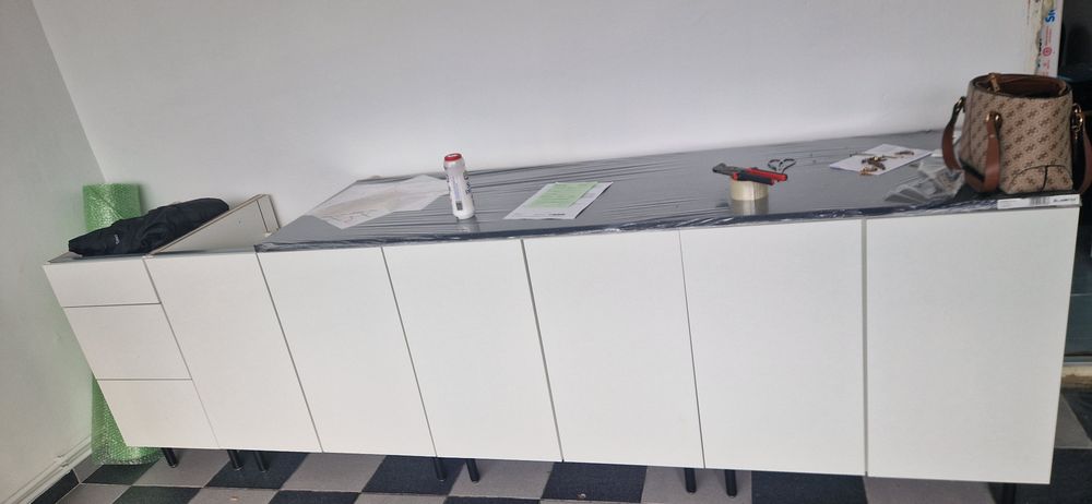 De vanzare mobila bucatarie + frigider