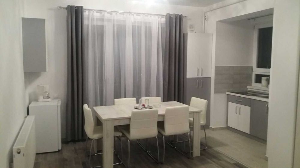 Inchiriez apartament cu 3 camere in Ghimbav
