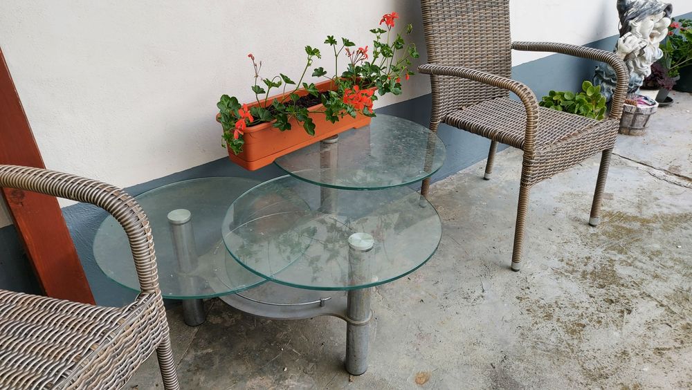 Masa de sticla masiva cu blaturi rotative