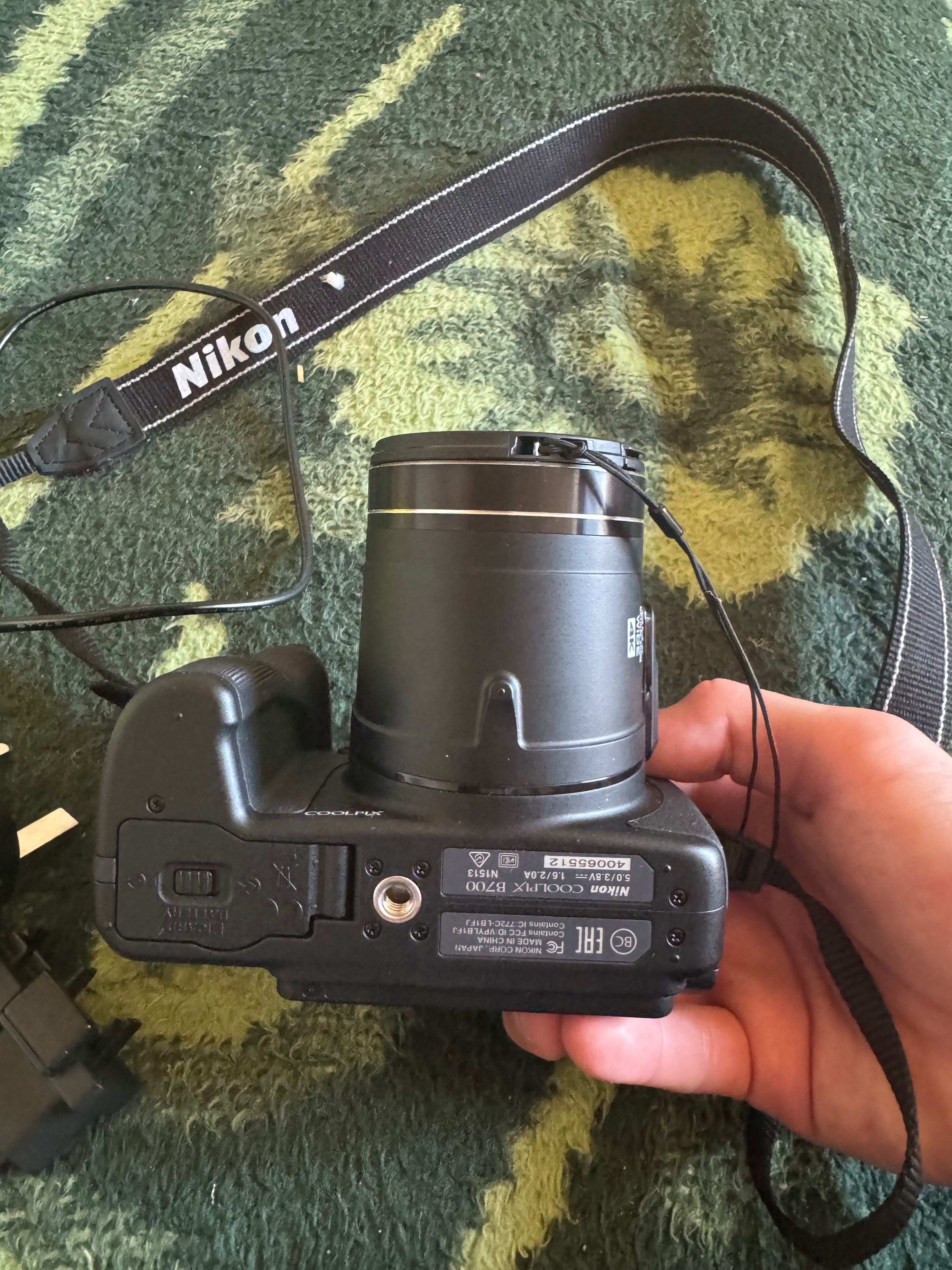 Nikon coolpix b700