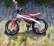 Vand o bicicletă pentru copii BMW de 14 inchi,