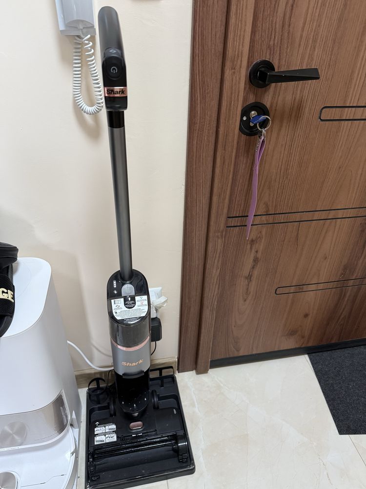 Shark HydroVac Мултифункционален уред за мокро почистване