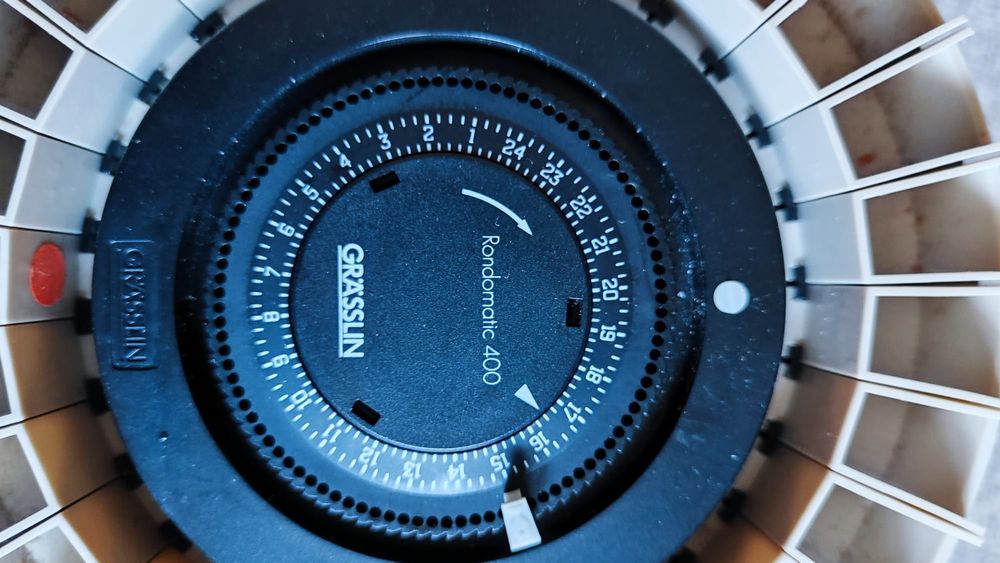 Hranitor automat acvariu