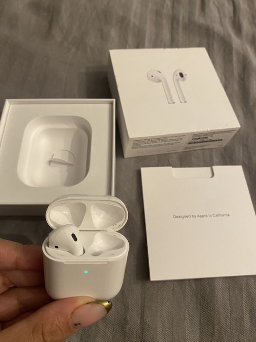 Безжични слушалки Apple AirPods2 with Wireless Charging Case