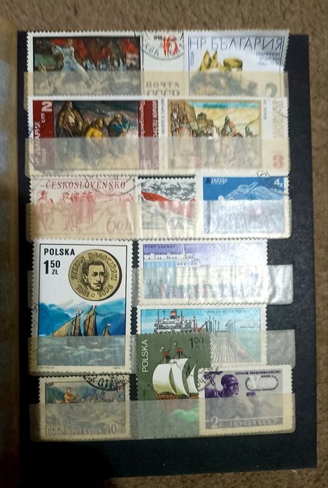 Класьор с пощенски марки  различна тематика около 150 бр ,120  лв