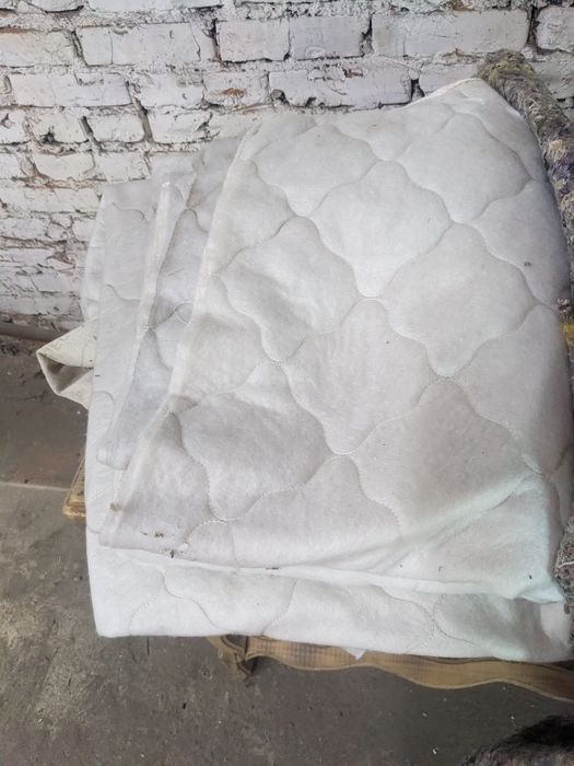 Продам ватин, ткань с синтепоном, поролон, б/у