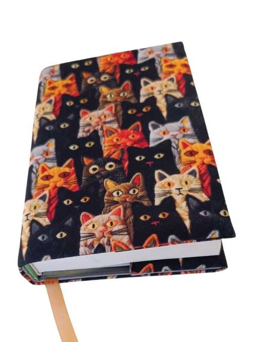 Калъф за книги с котки и кучета