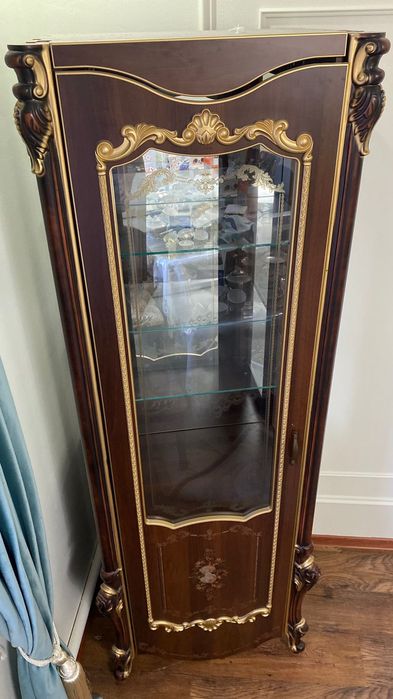 Витрина однодверная для гостинной