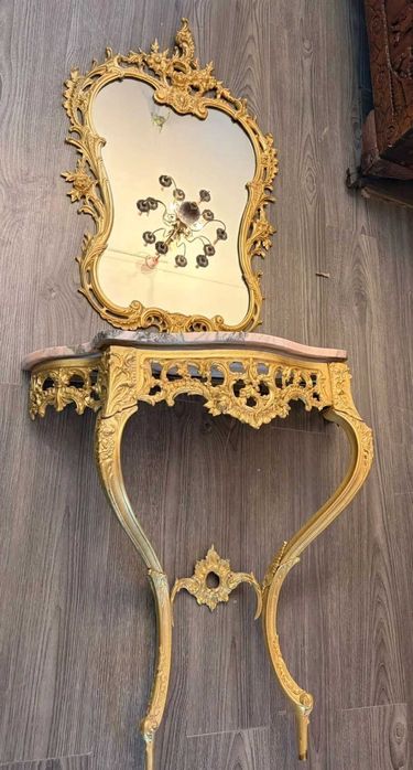 consolă cu oglindă, ambele în stil Rococo sau Baroc