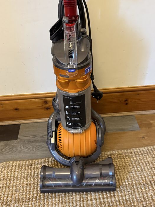 Dyson DC24 Aspirator Cu Perie