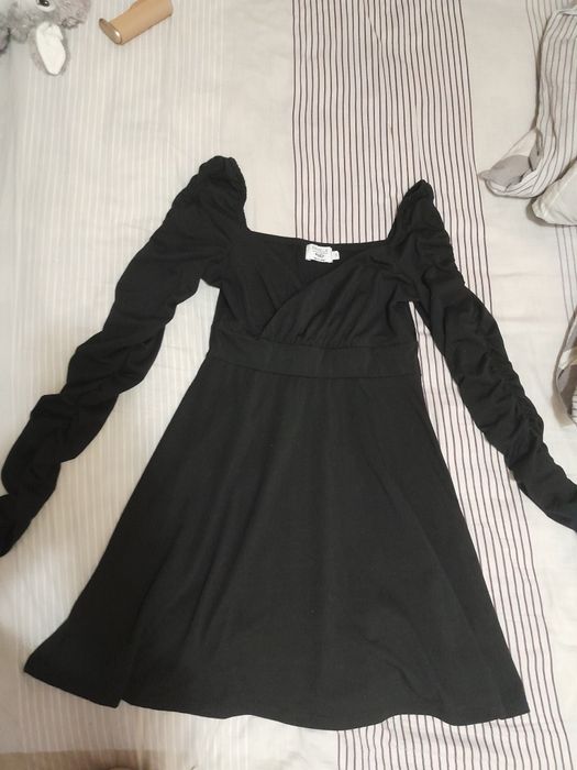 2 чёрных платья.