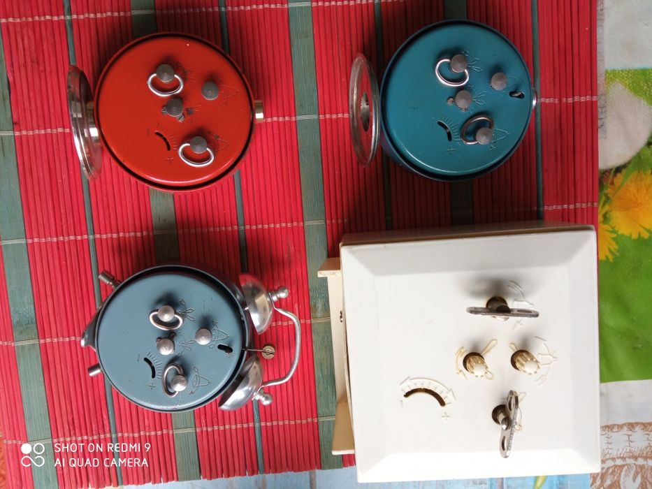 Сет от четири руски будилника Слава.