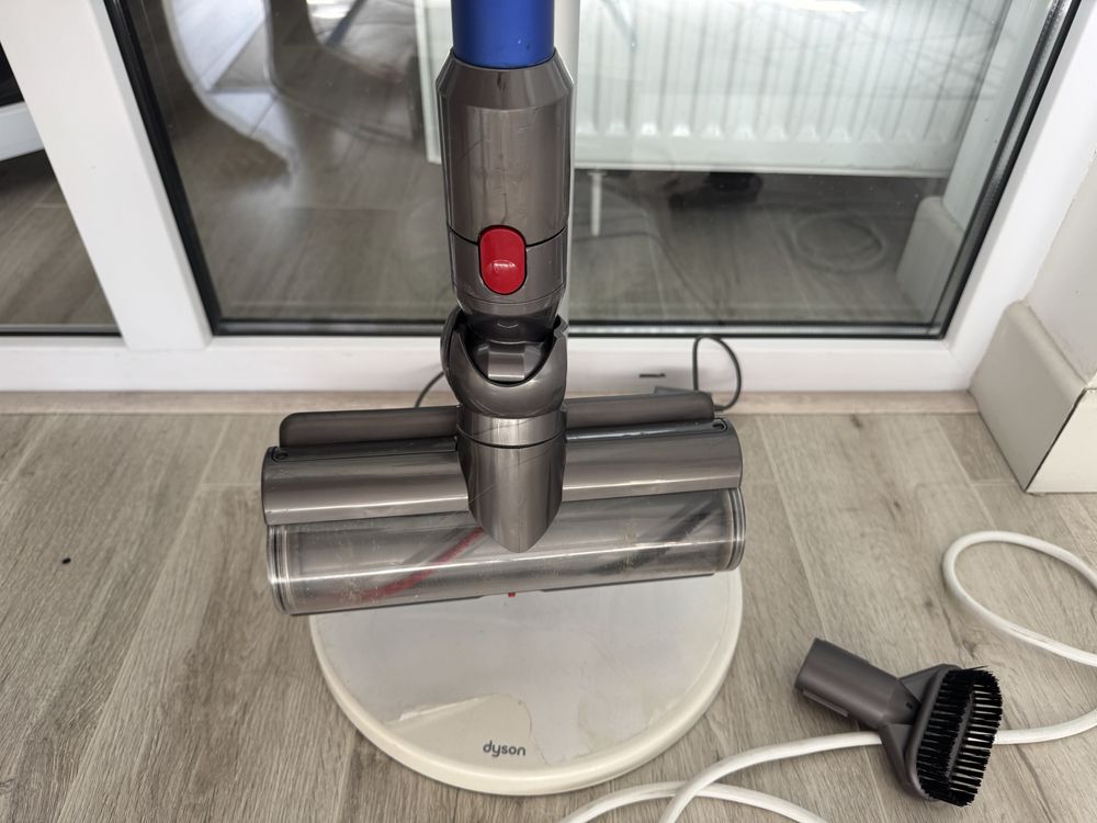 Продам пылесос Dyson V11 Absolute