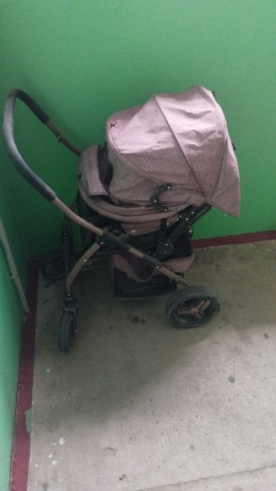 Продам детскую коляску осень -зима состояние хорошее