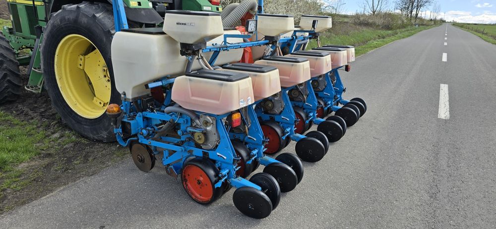 Semantoare de porumb monosem NG pe discuri cu 6 randuri telescopica