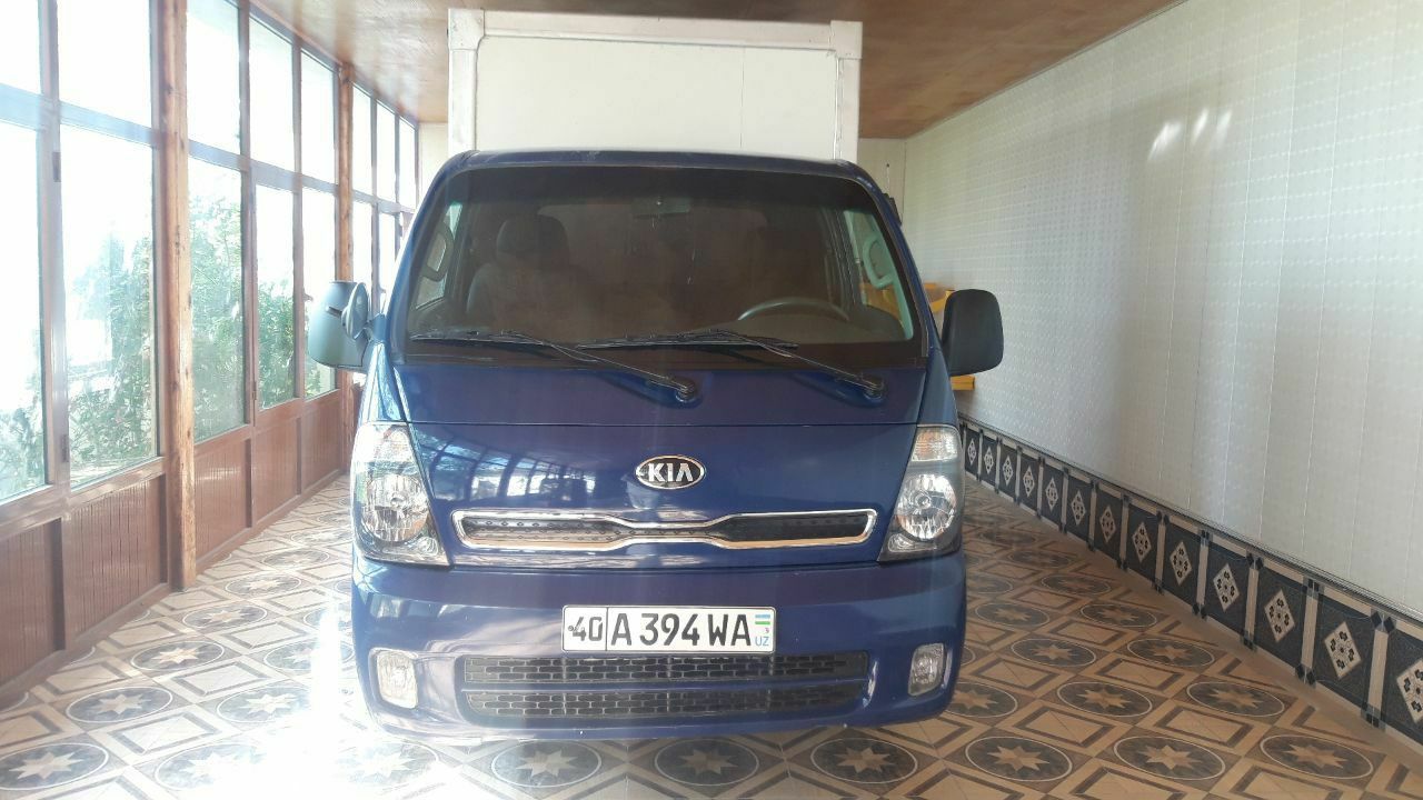 KIA BONGO sotiladi